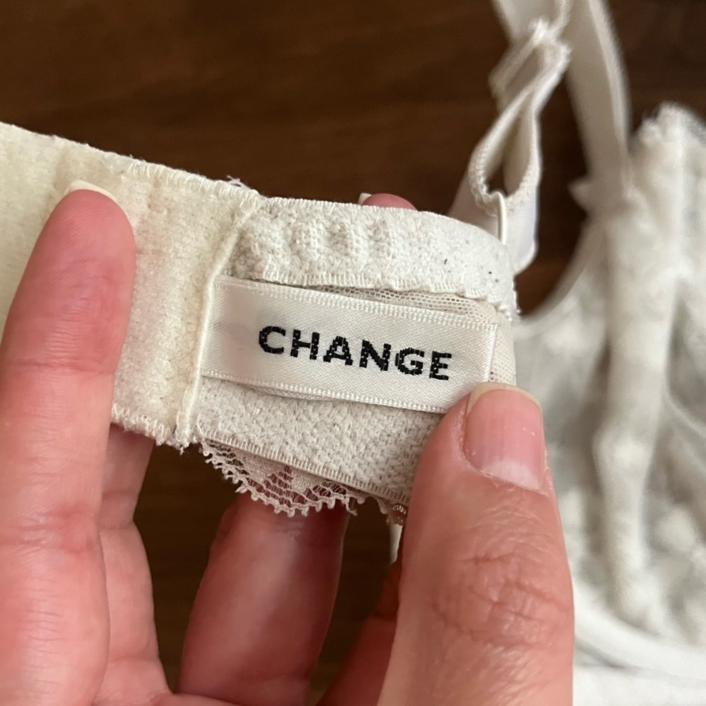 Change Lingerie « White Lace Sexy Bowtie Bra » — Size 80E / US-UK 36E / FR 95E - Picture 7 of 11